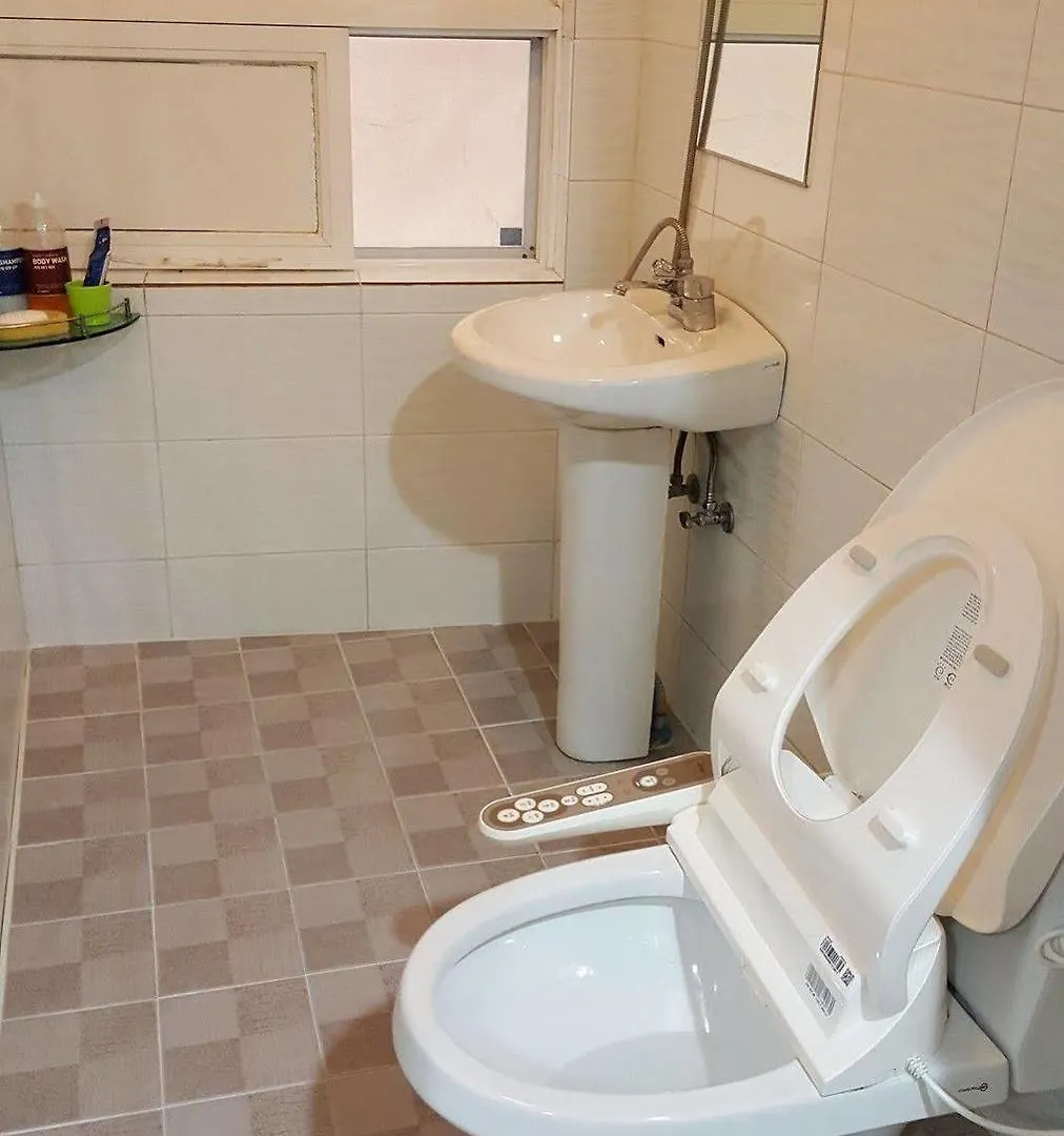 Busan Suk Bak Dot Com Guest House
