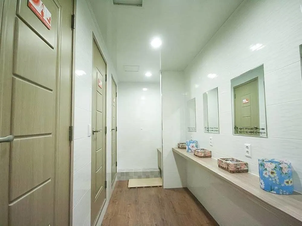 Busan Suk Bak Dot Com Guest House 2*,