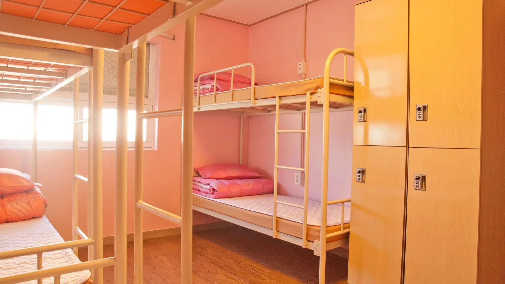 Busan Suk Bak Dot Com Guest House